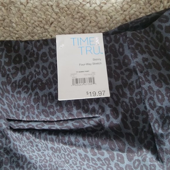 NWT Time and Tru Skinny Fit Slim-Leg Flat Front Pants Size 6 - Picture 5 of 8